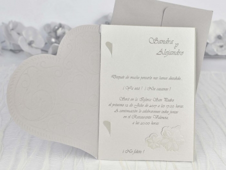 Invitación de boda elegante corazon gris 35103