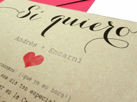 Invitación de boda barata moderna KRAFT SI QUIERO corazon