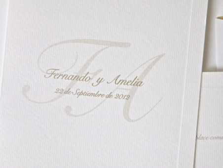 Invitación de boda clasica tarjeton con forro dorado