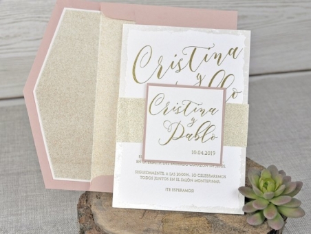 Invitación de boda clasica elegante letras doradas 39342