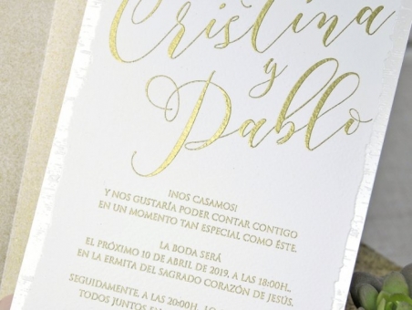 Invitación de boda clasica elegante letras doradas 39342