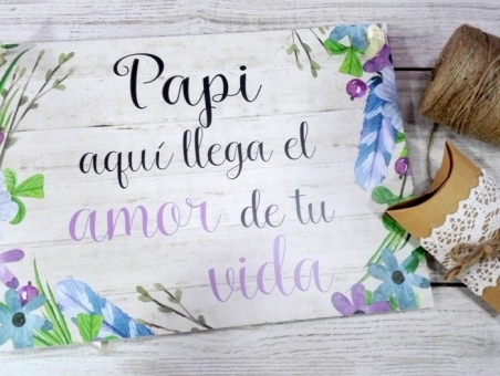 Cartel PAPI AQUI VIENE  para boda con flores