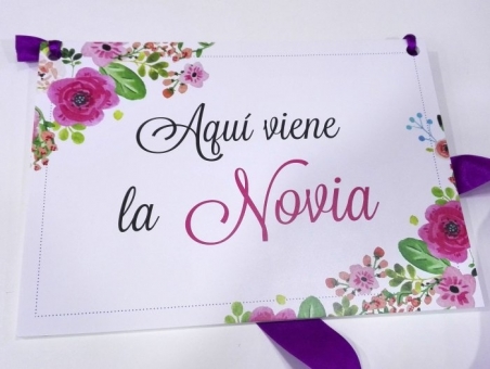 Cartel AQUI VIENE LA NOVIA Flores Rosas para boda