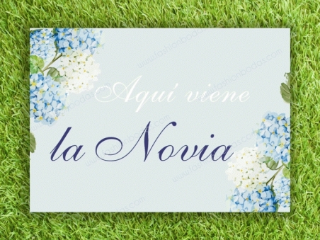 Cartel aquí viene la novia para boda con hortensia