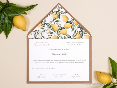 Invitaciones de boda clásicas con motivos de limones y ramas naturales