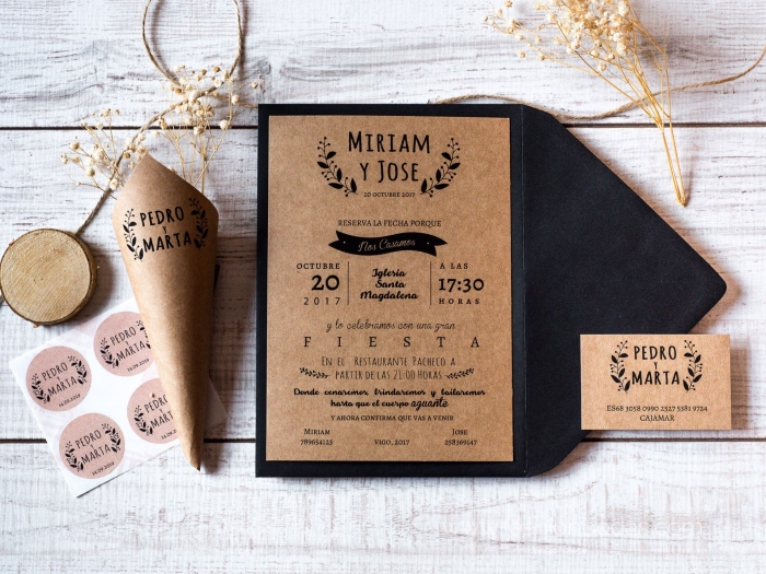 Invitaciones de boda originales KRAFT LAUREL Color Marron Sobre forrado