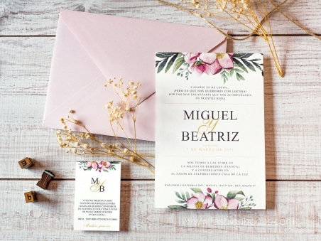 Invitaciones de boda modernas con flores rosas y elementos de naturaleza.