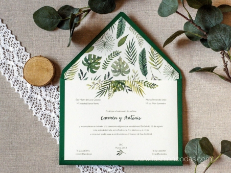 Invitaciones de boda clásicas con hojas verdes  y letras caligrafía modernas y sobre forrado