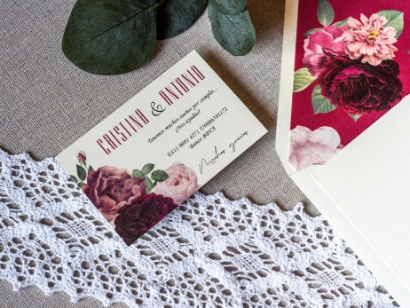 Invitación de boda - CLÁSICA GRANATE CON FLORES