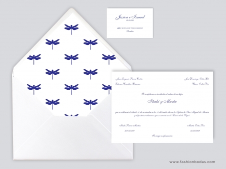 Invitaciones de boda clásicas tradicionales con forro con libélulas azul marino